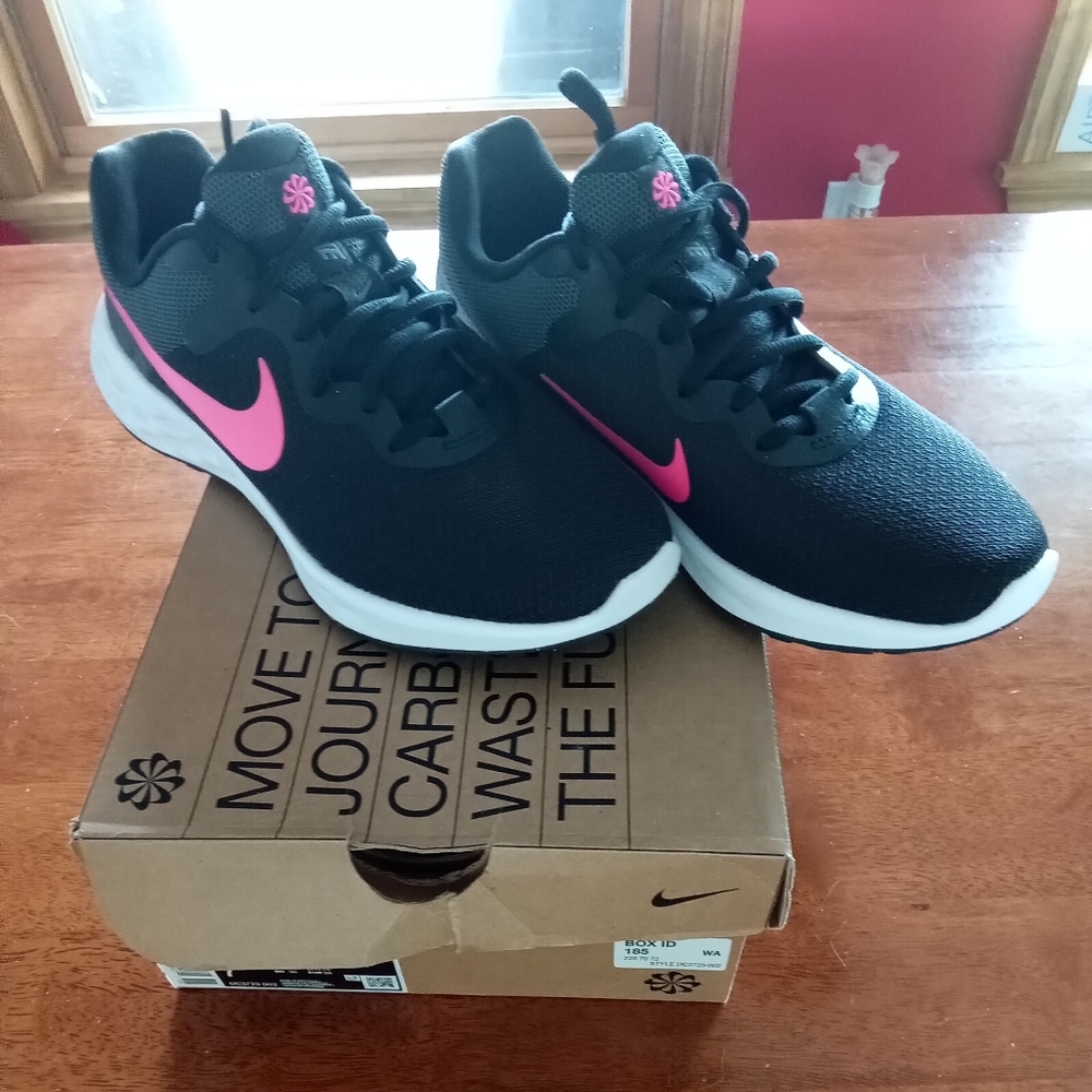 Nike Women's Revolution